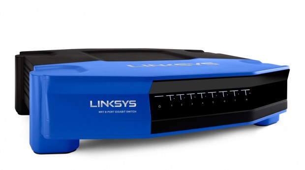 ... er sieht von vorne nicht nur aus wie der Router WRT1900AC, ...